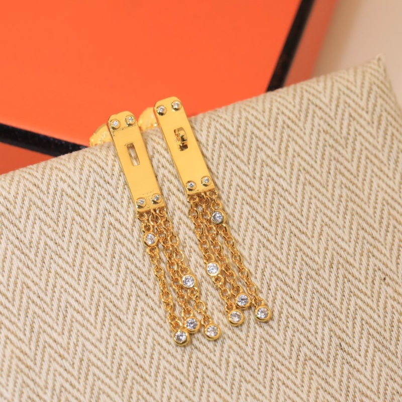 H**me5 earrings